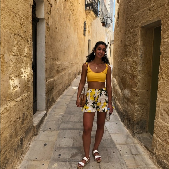 Pretty Little Thing Yellow 💛 Ruffled Cropped Top - Picture 6 of 6